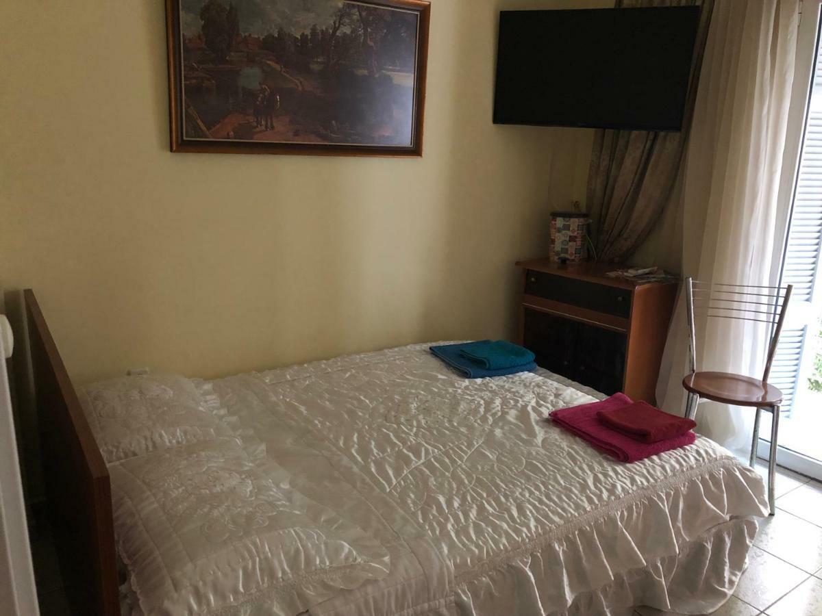 Anna Apartment In Kypseli Athena Bagian luar foto