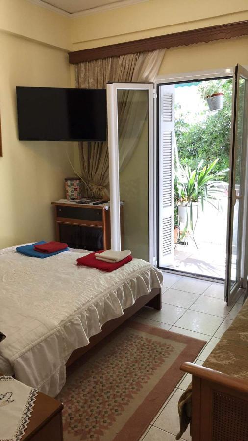 Anna Apartment In Kypseli Athena Bagian luar foto